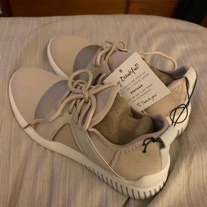 NWT Dolce Vita Sneakers